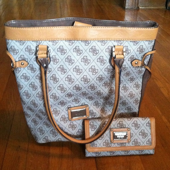 Guess purse/wallet