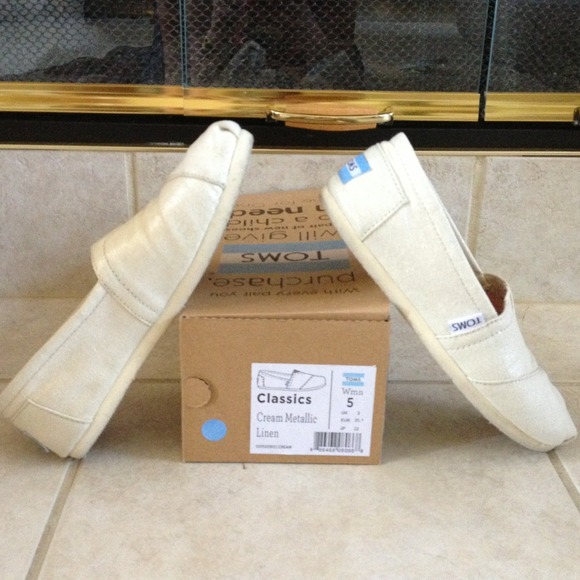 Toms size 5 women's