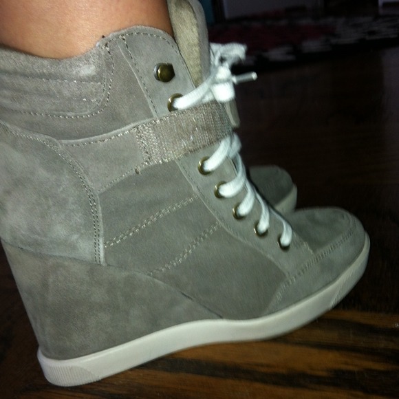 🚫SOLD🚫Steve Madden wedge sneakers