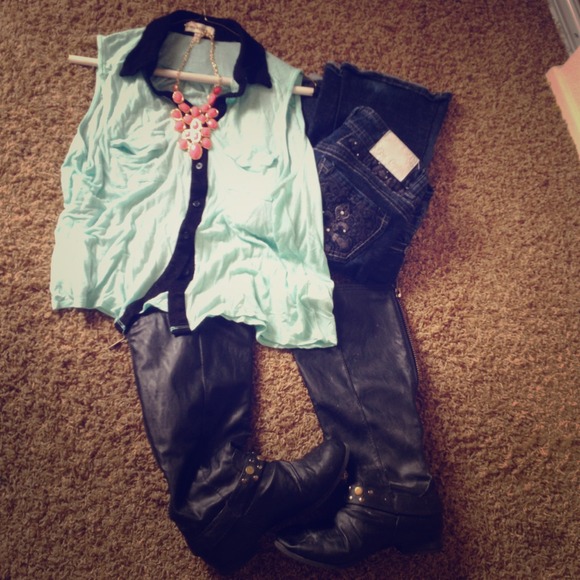 ❌SOLD❌Button up duel color tank!