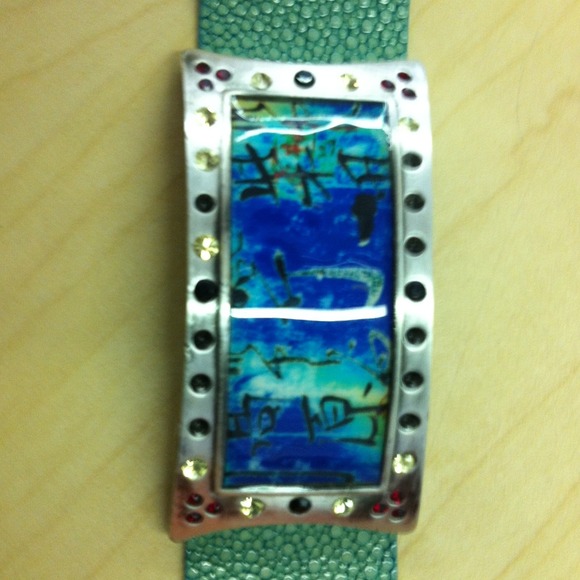 Stunning stingray cuff - Picture 2 of 2