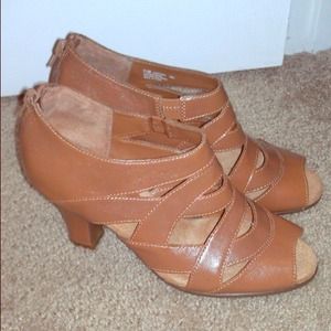Aerosoles tan sandals size 7.5