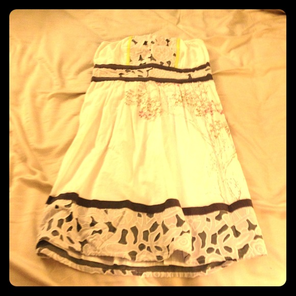 White strapless dress