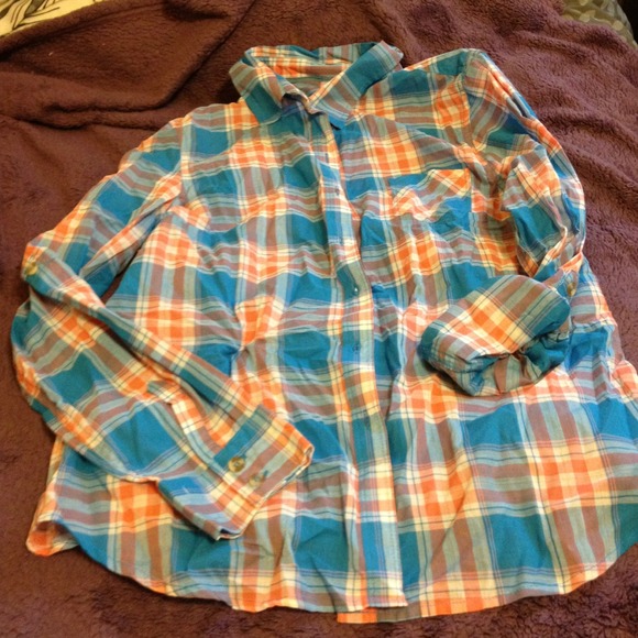 ❌Reserved ❌Checkered button up shirt. ✅PayPal