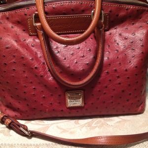 🌹ON RESERVE🌹Red ostrich print leather purse.