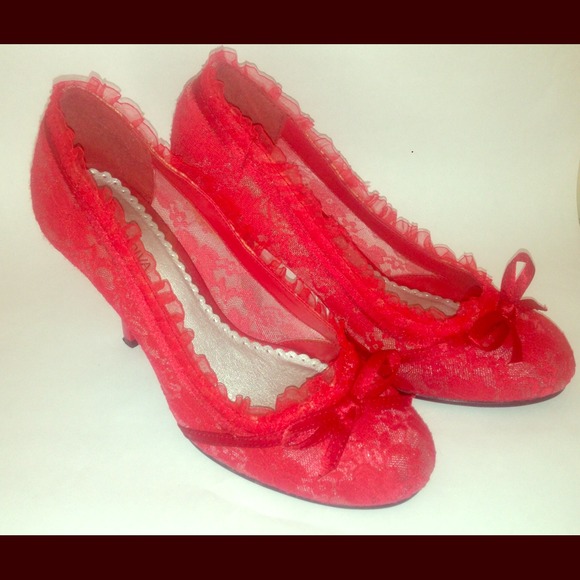 Red pumps