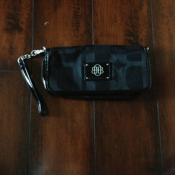 Black clutch