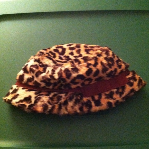 Vintage leopard print fur hat (fake fur)