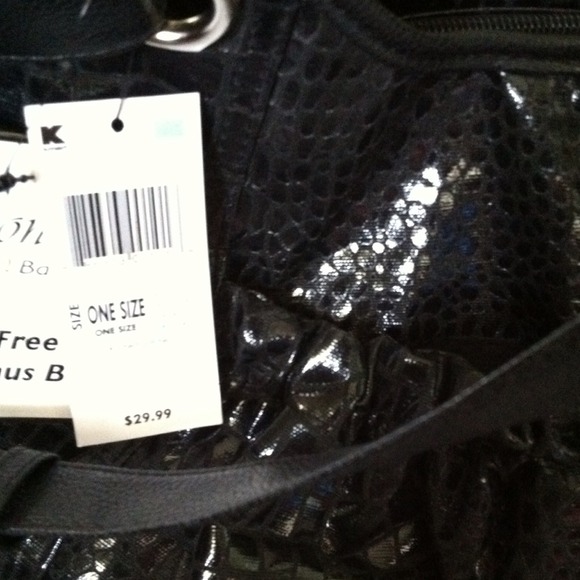 Black hobo style purse. - Picture 3 of 4