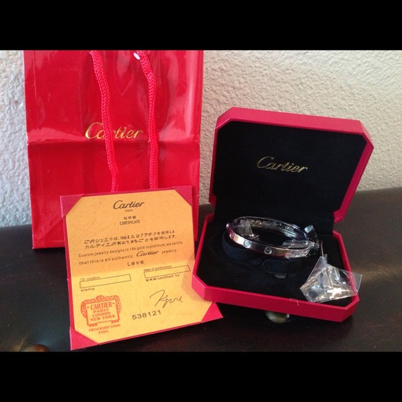 🔴SOLD🔴Brand New Love Style Bangle