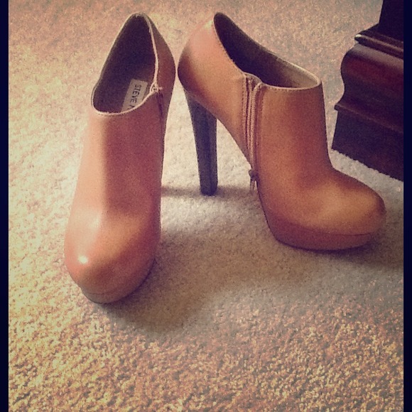 Steve Madden cognac 7 for whitneysmithsf.  :-)