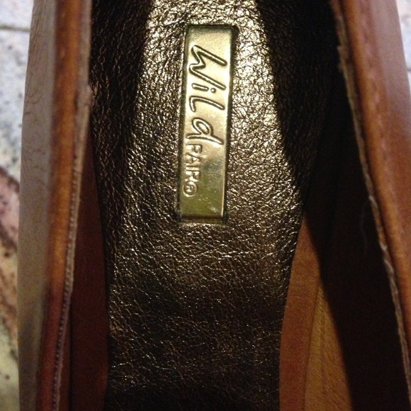 Wild Pair never worn tan peeptoe platform wedges - Picture 2 of 4