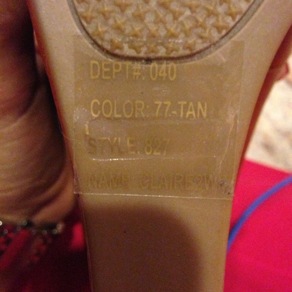 Wild Pair never worn tan peeptoe platform wedges - Picture 4 of 4