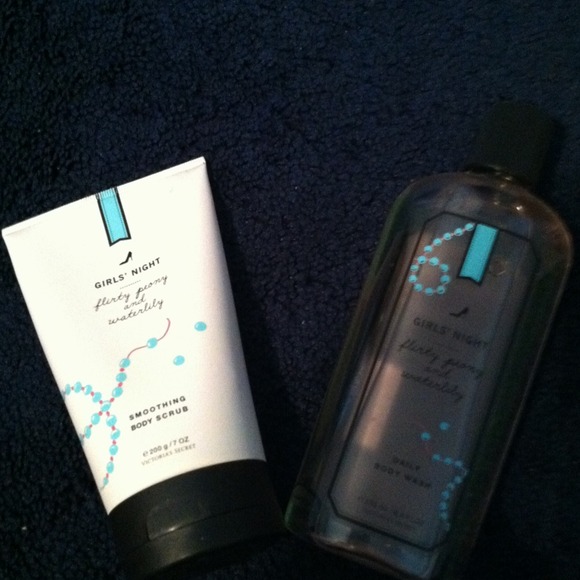 Victoria's Secret Accessories - Victoria secrets bath items