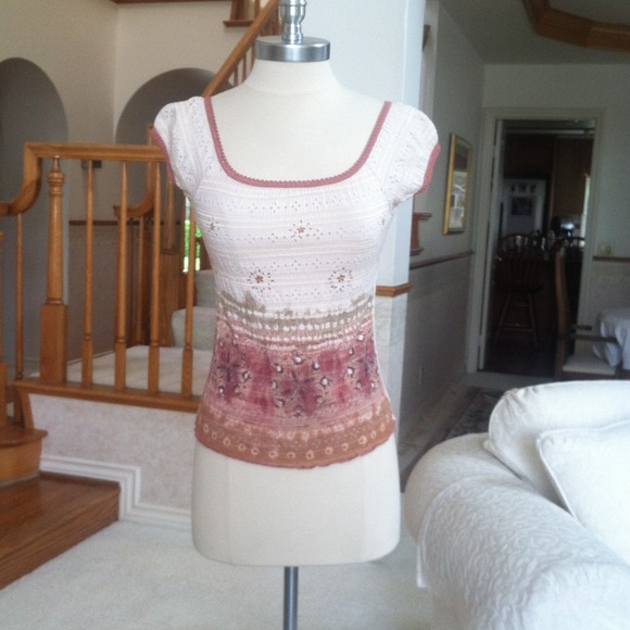 Cute cap sleeve top. 30% off until 12/3!