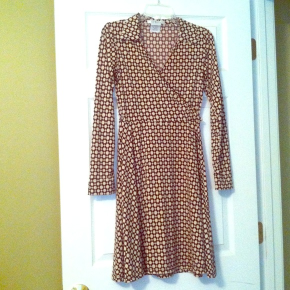 knee length dress. - Picture 1 of 2
