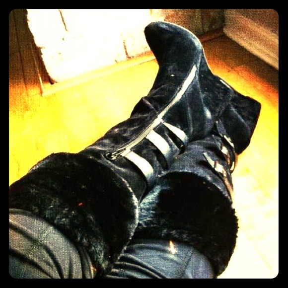 🚫REDUCED🚫Black suede boots with fur cuffs
