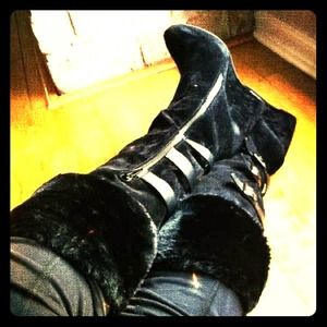 🚫REDUCED🚫Black suede boots with fur cuffs