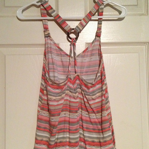 Patterned flowy halter top - Picture 3 of 4