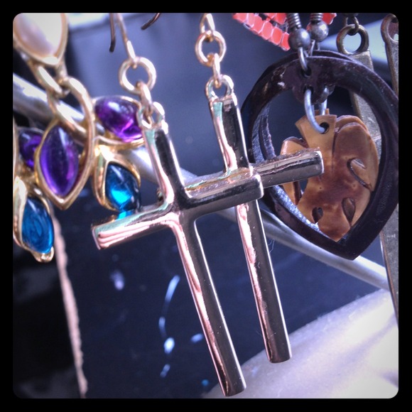 ❌SOLD❌Gold Cross Earrings