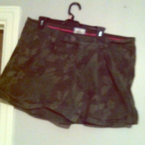 🔴SOLD🔴Floral camo American eagle shorts.