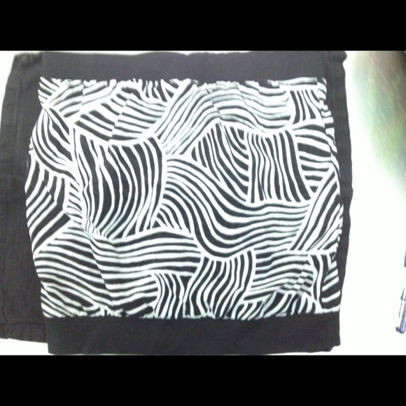 Black and white tube top