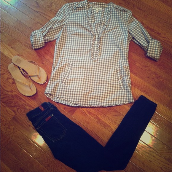 Precious tan and white checkered tunic!