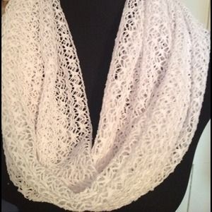 Dunyazad Reserve listing for 4 infinity scarves