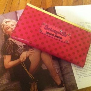 ❗SOLD❗Betseyville Clutch Wallet