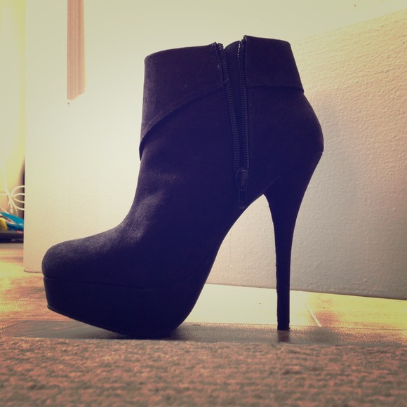 [Reserved for @nfsaechao] Black bootie heels