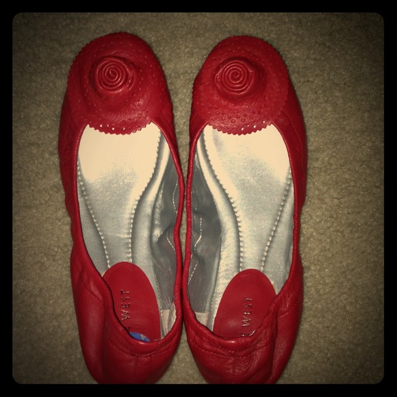 ⭐REDUCED!⭐Red Nine West Flats