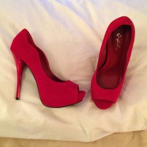 Red Pumps