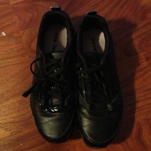 Black New Balance Sneaker🌟Traded🌟