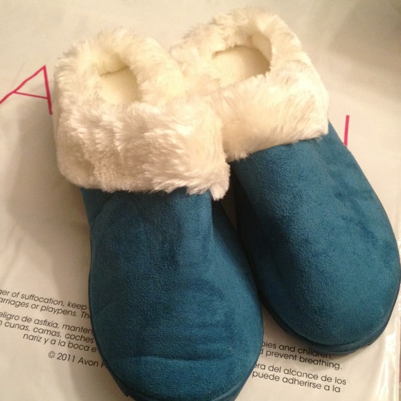 Bright, furry slipper brand new, and very comfy!!