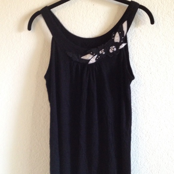 Black Tank With Collar Detail - Picture 1 of 2