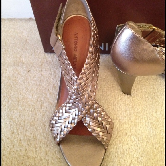 ✨Gold Braided Pumps✨⬅PRICE ✂ - Picture 2 of 4