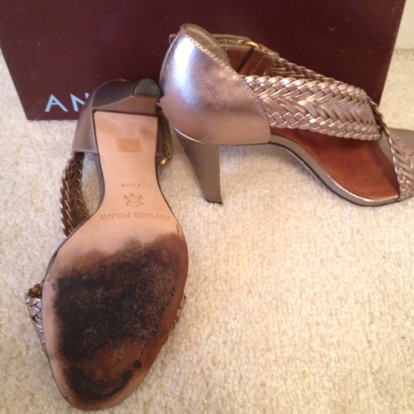 ✨Gold Braided Pumps✨⬅PRICE ✂ - Picture 4 of 4