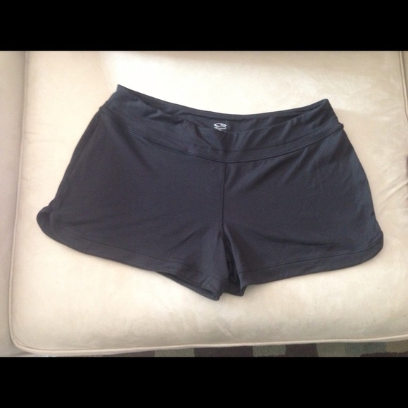 🔴SOLD🔴  Champion Black Shorts - Size XL