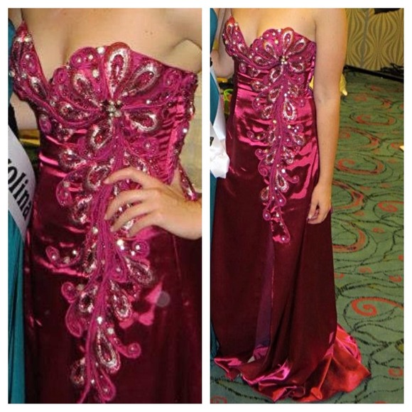 Beautiful evening gown.Reduced 3x. Last  reduction