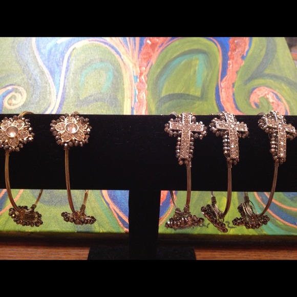 Elegant cross rhinestone bangle - Picture 2 of 2