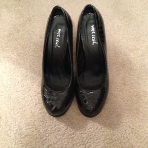 Black Wet Seal heals with print on leather!