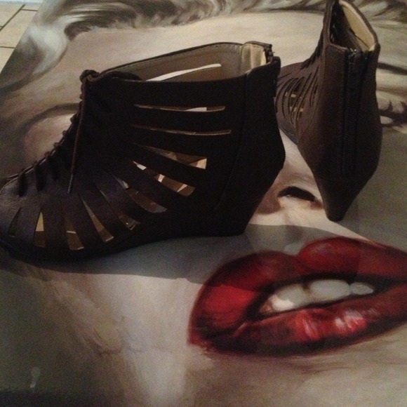 Brown wedge sandals - Picture 2 of 3