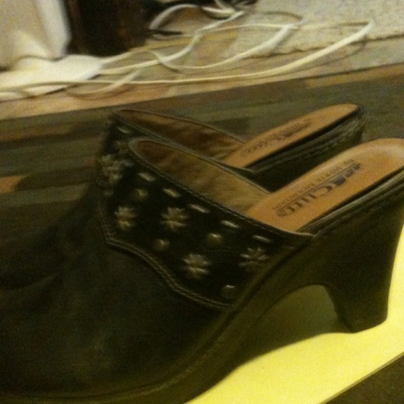 Pretty brown slip on size 7 - Picture 3 of 3