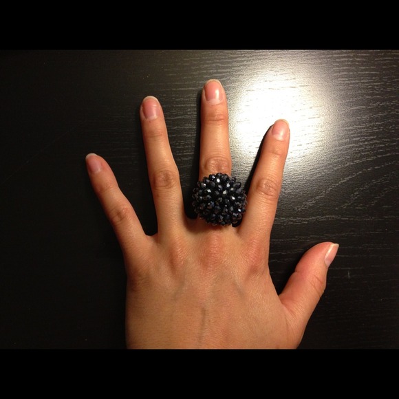 Sparkly black beaded ring - Picture 3 of 3