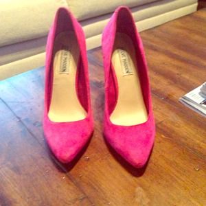Hot pink Steve Madden Pumps!
