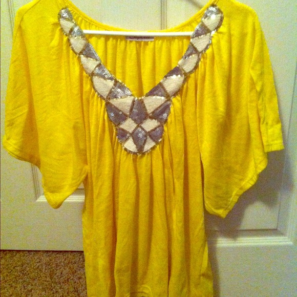 🚫SOLD Yellow cute top🚫
