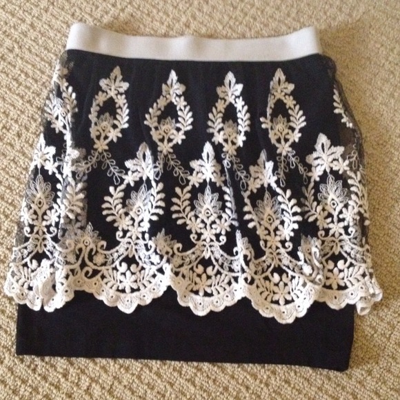 Black & cream embroidered skirt