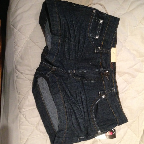 Free culture studded shorts - Picture 3 of 3