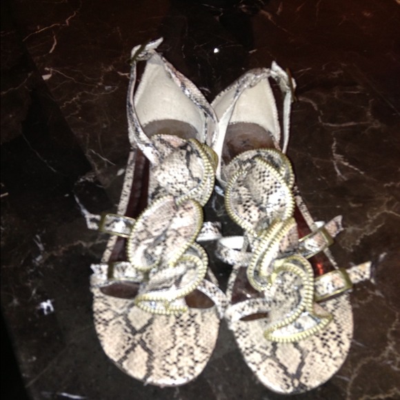 Snake like leather sandals.