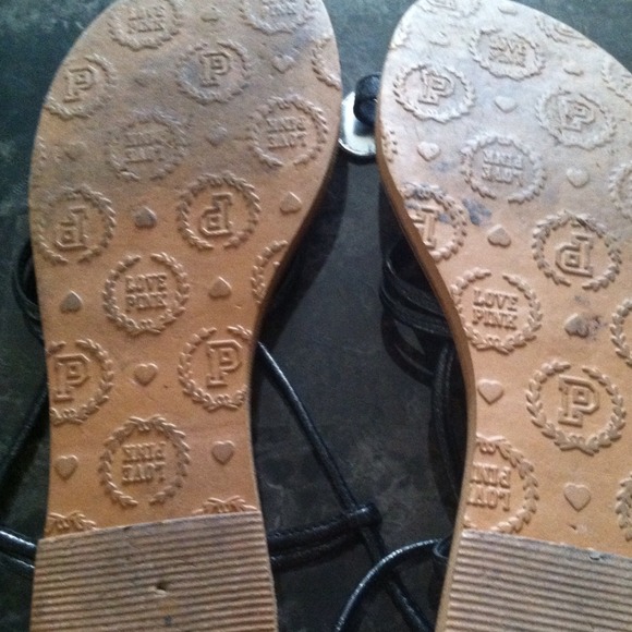 Adorable Victorias Secret "Love Pink" Sandals. - Picture 3 of 3